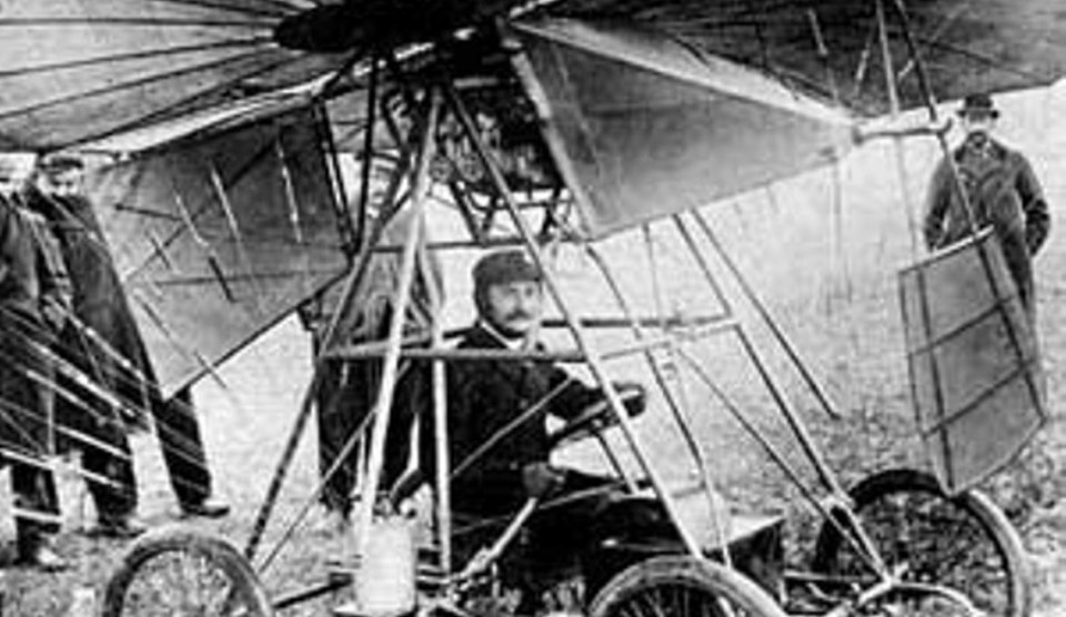 Românul care a devenit primul om care a construit şi zburat cu avion mai