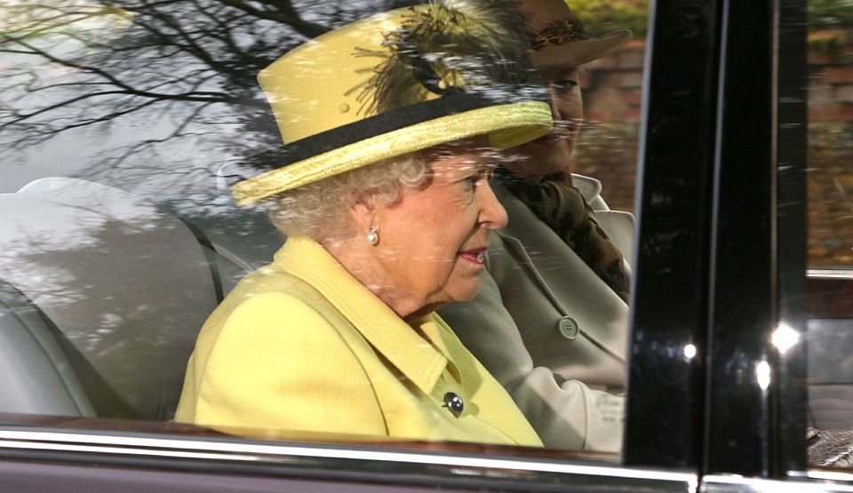 Un Portret Rar Al Reginei Elizabeth A II a Al turi De Cei Trei Viitori 