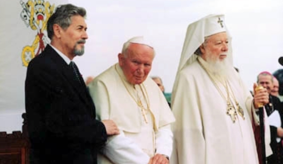 drive Photo Europe Se împlinesc 23 ani de la vizita celui mai îndrăgit Papă la Bucureşti.  Momentul a fost unul istoric nu doar pentru România