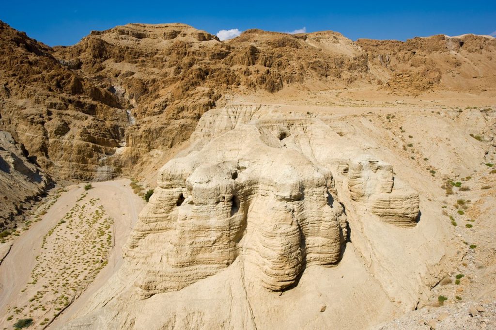 pesterile Qumran