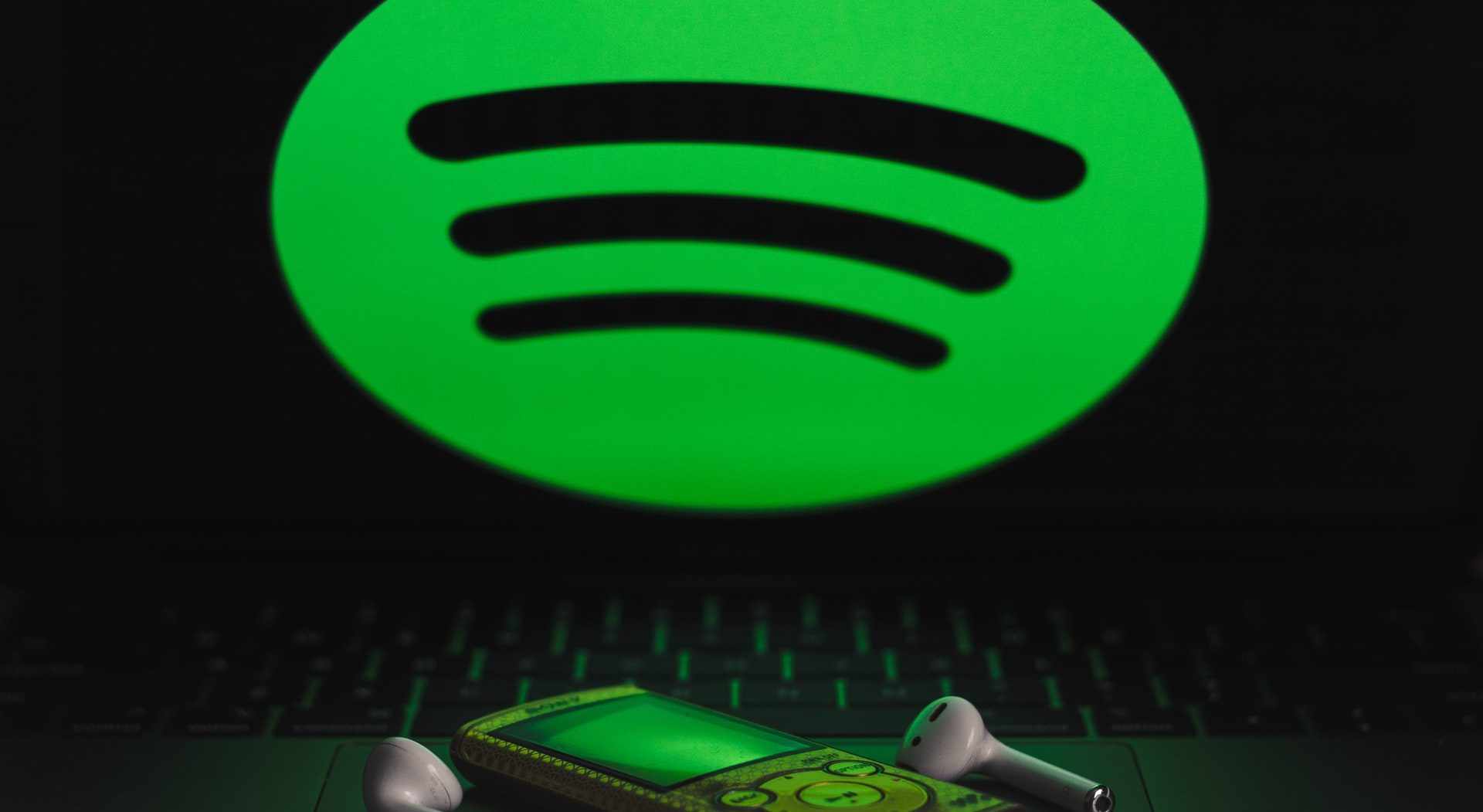 Platforma de streaming Spotify a resetat 350.000 de parole