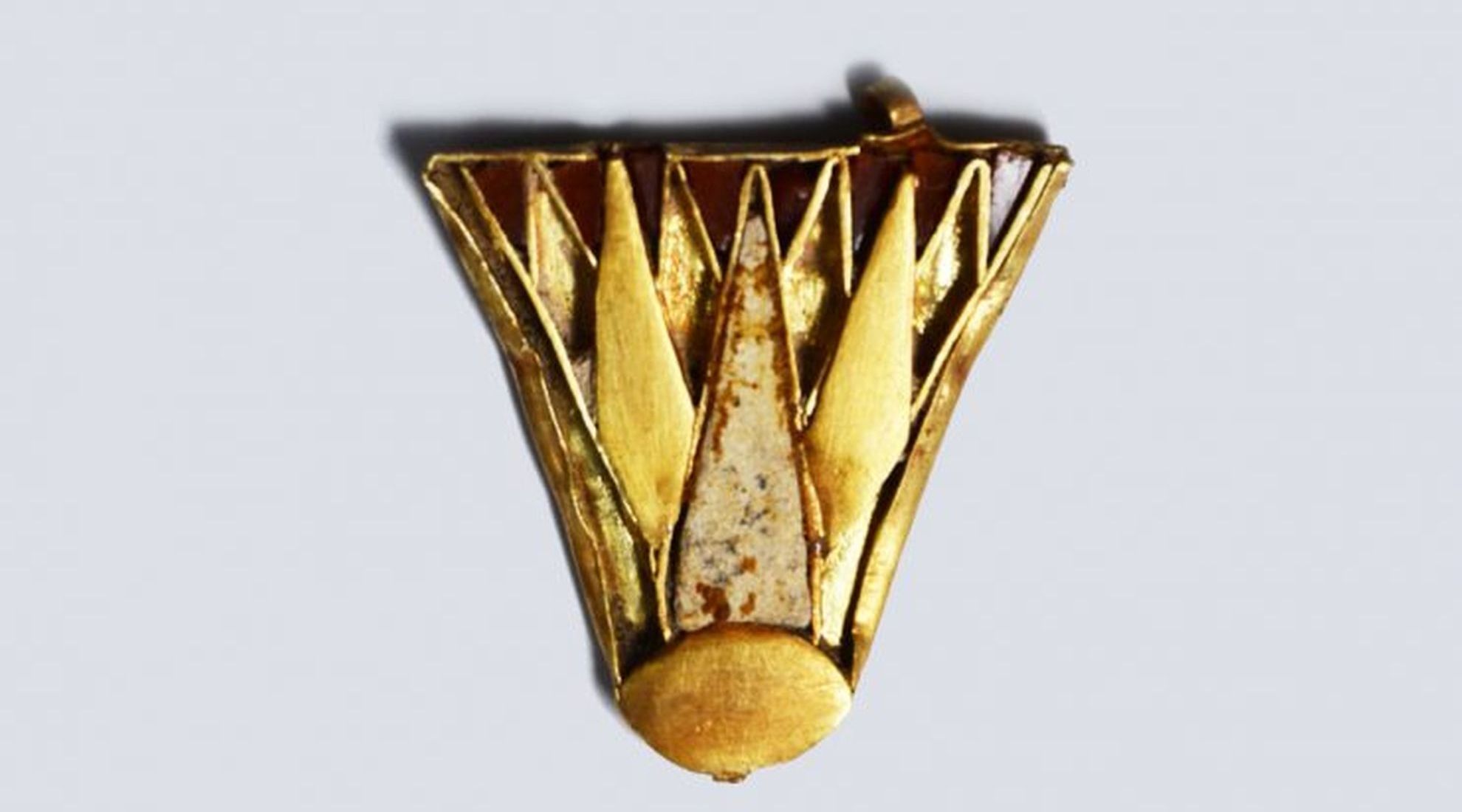 School teacher More than anything it's beautiful Bijuterii din aur din vremea lui Nefertiti, găsite în morminte din Cipru