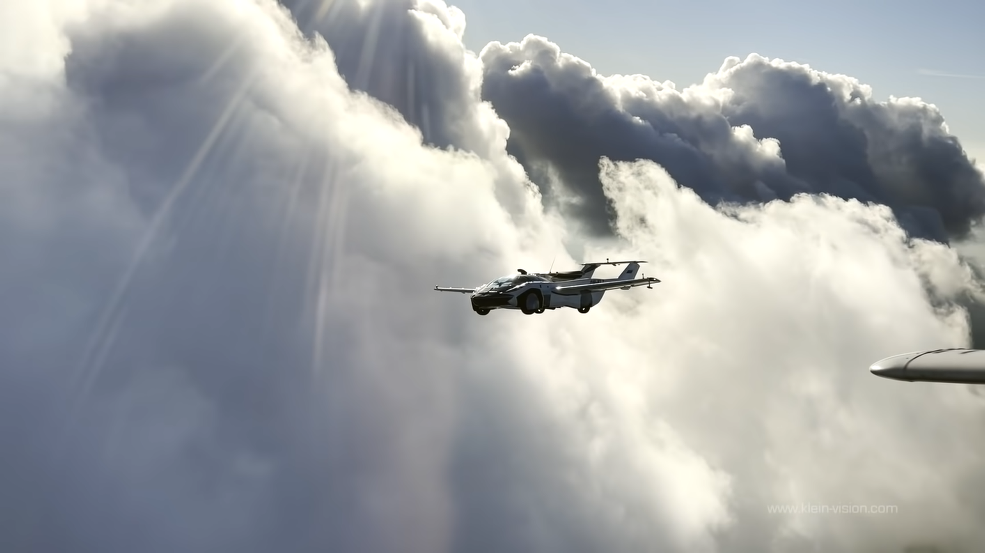 Mașina zburătoare AirCar