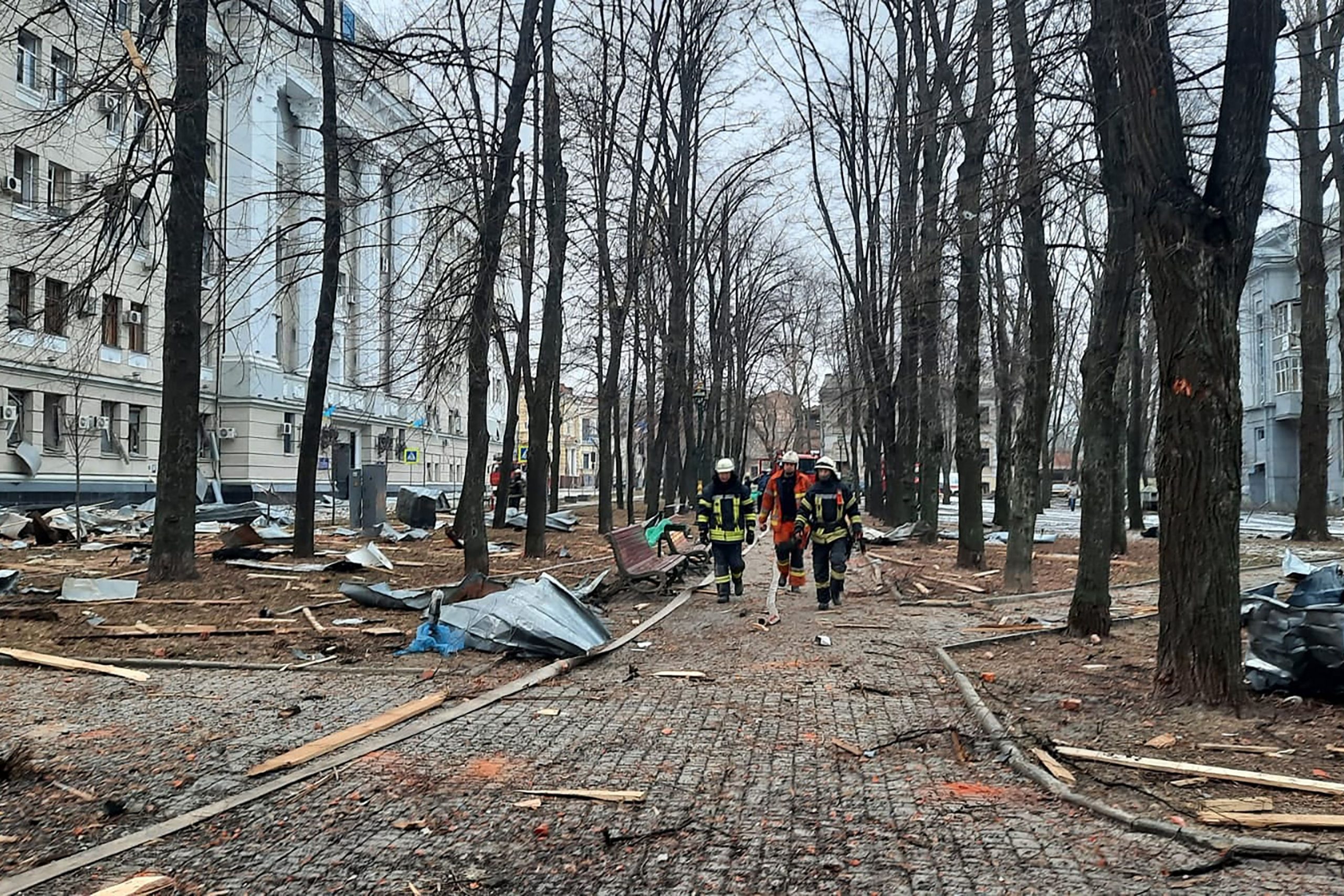 Последние новости 1 февраля. Обстрел.Харькова здание. Обстрел многоэтажки в Киеве:. Харьков здание облуправления внутренних дел.