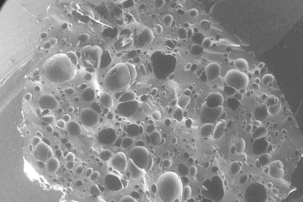 Spuma de monoxid de carbon