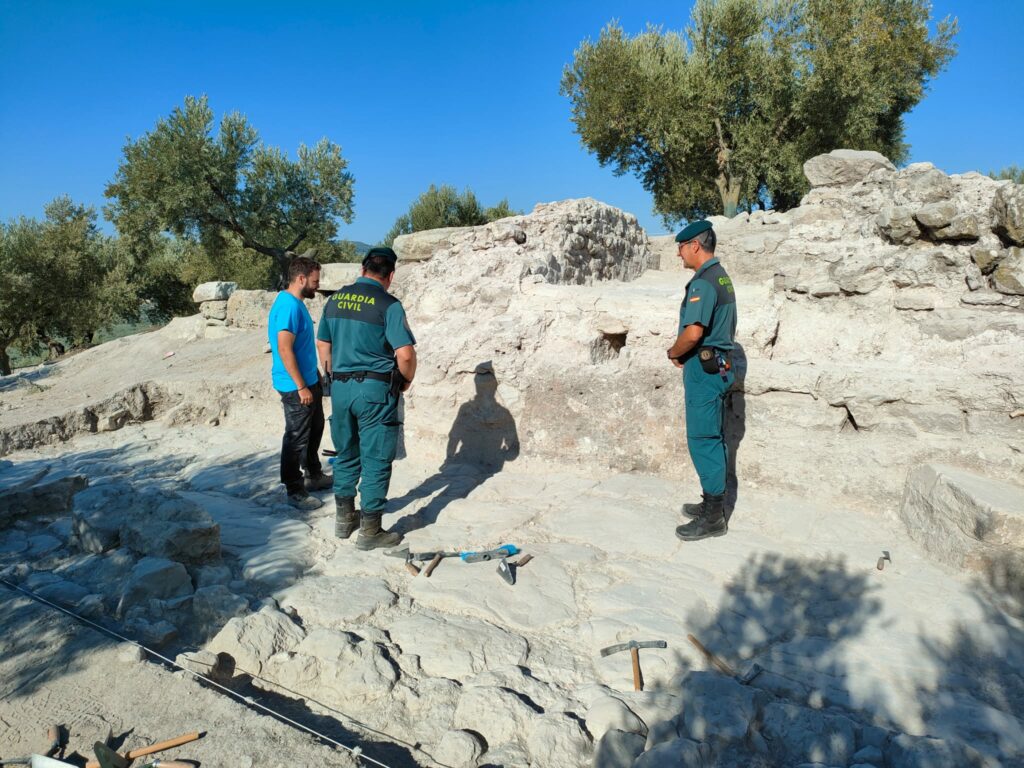 Sculptura falică gigantică din Cordoba