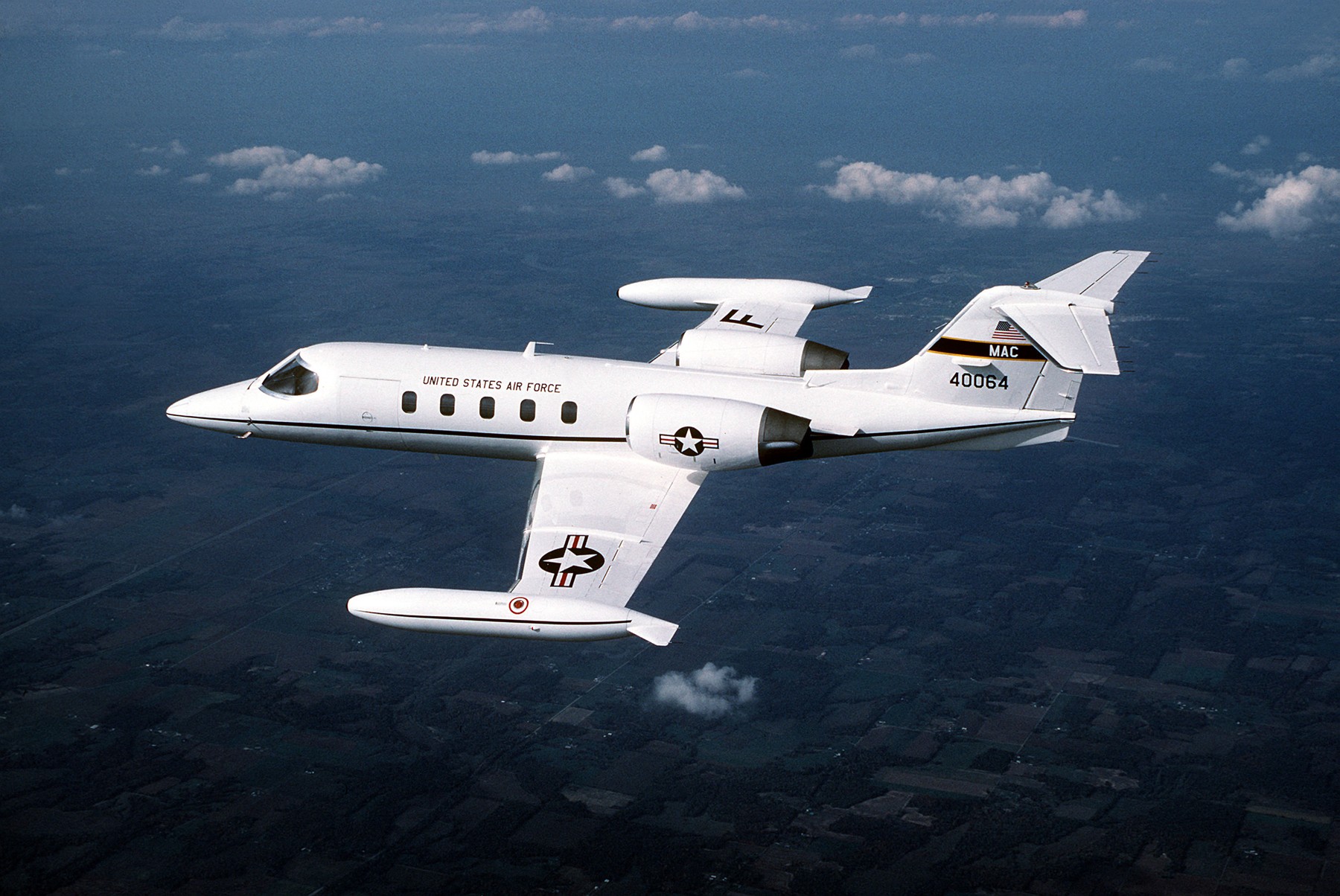 Learjet 35a. Pantone orange 021 c cmyk. Learjet c-21a. Pantone orange 021 c. Pantone оранжевый.