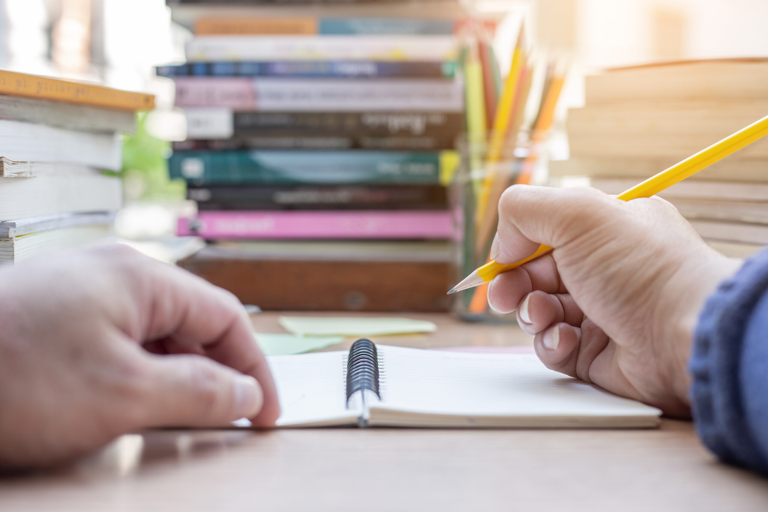 Write result. Scientific papers in english картинка. Study. Девушка пишет пером эстетика. Photos of note-taking.