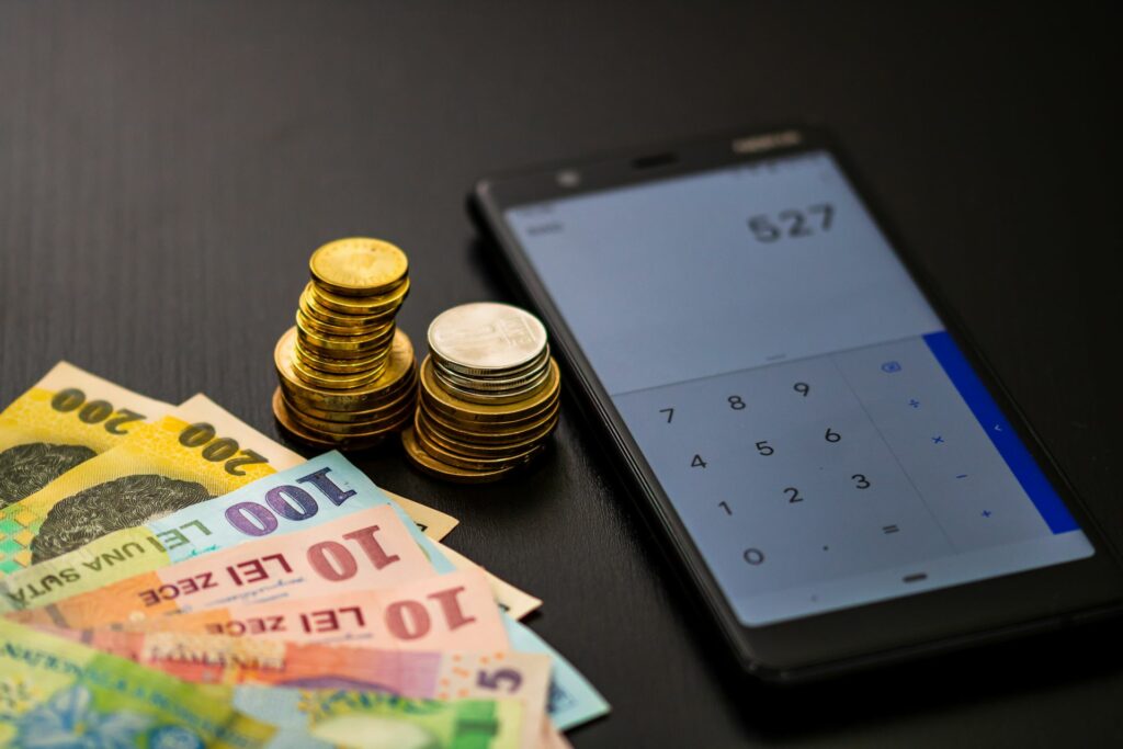 Problemele financiare pot accelera îmbătrânirea creierului, avertizează un studiu
