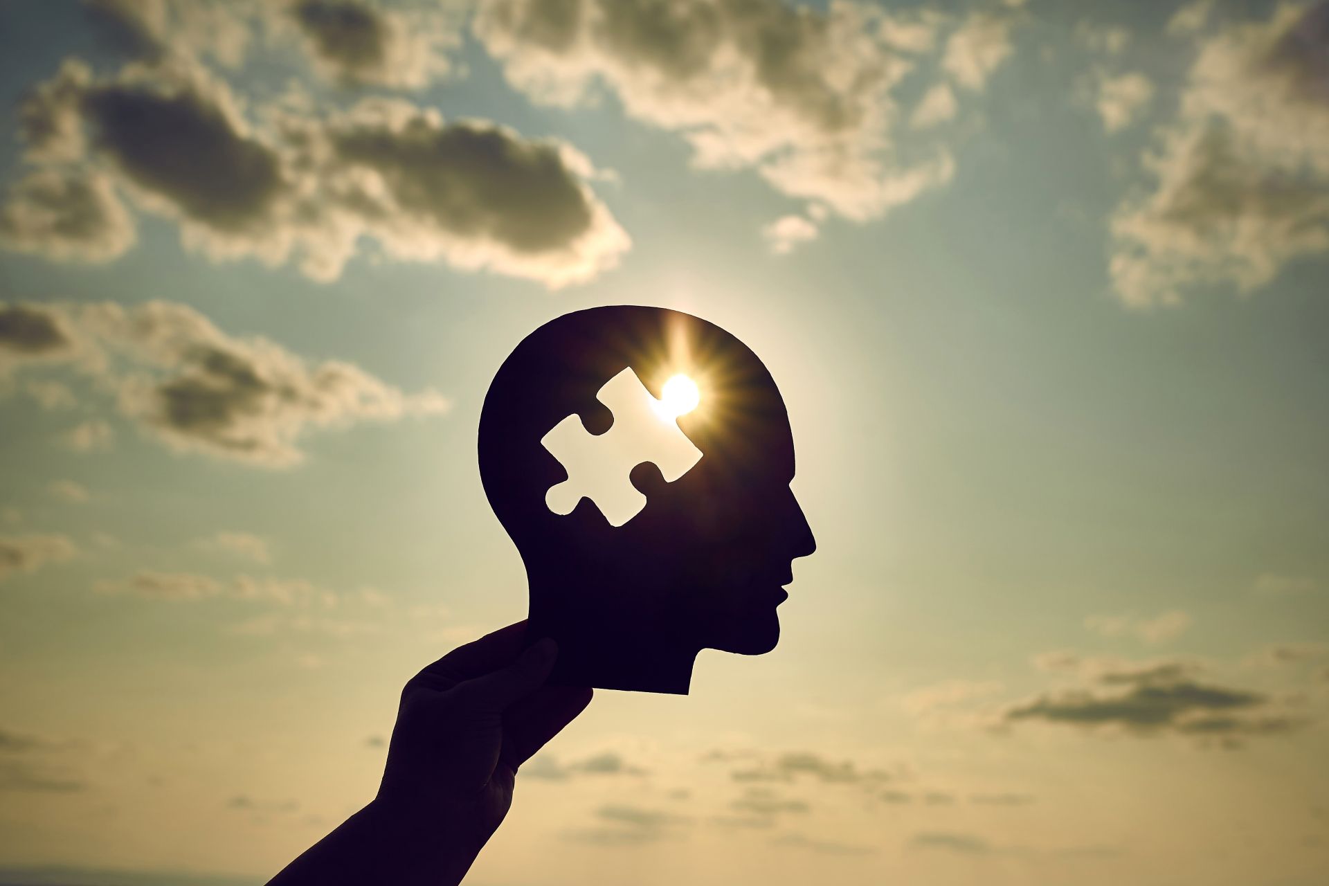 Boala Alzheimer ar putea fi cauzată de ceva ce respirăm zilnic