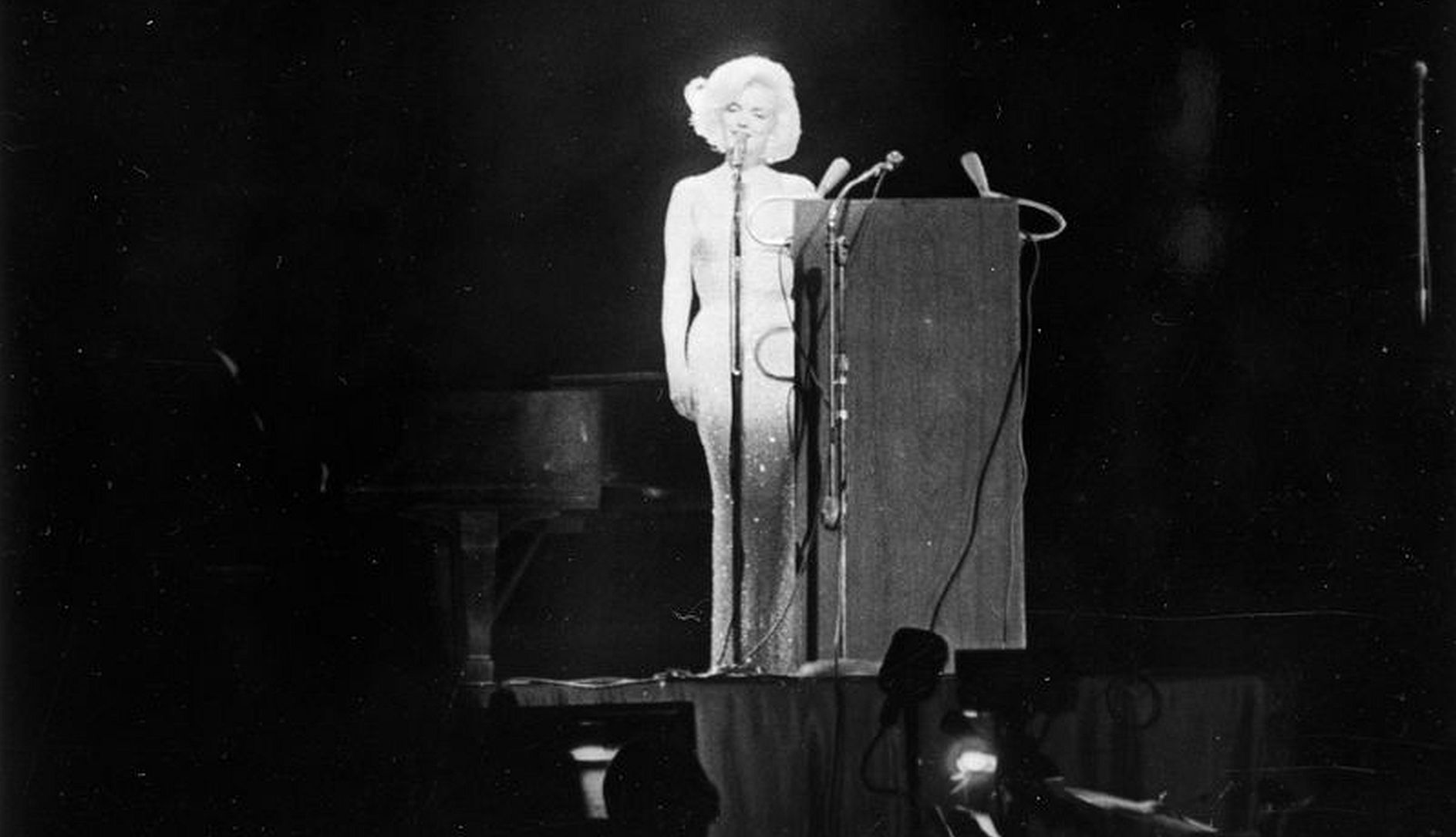 Poza pentru articolul Au trecut 64 de ani de când Marilyn Monroe i-a cântat „Happy birthday mr. President” lui Kennedy