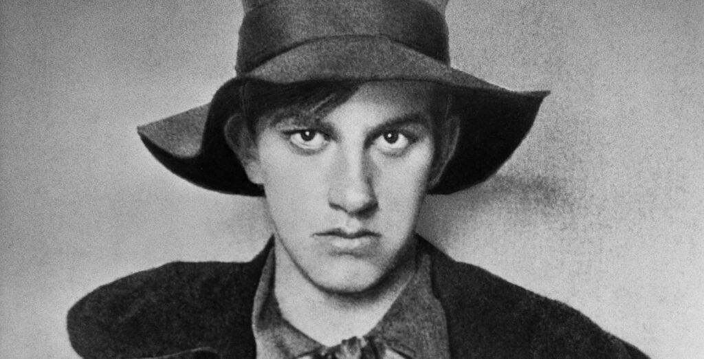 În urmă cu 133 de ani se năștea poetul și dramaturgul Vladimir Maiakovski. Ce spunea Stalin despre el