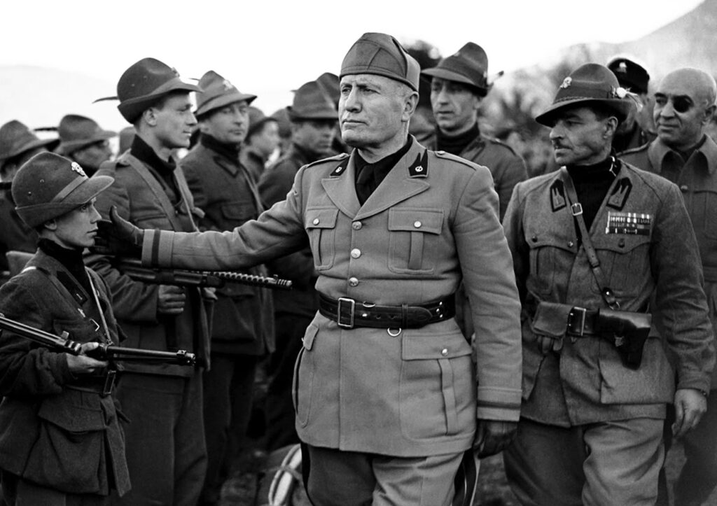 În urmă cu 143 de ani se năștea Il Duce