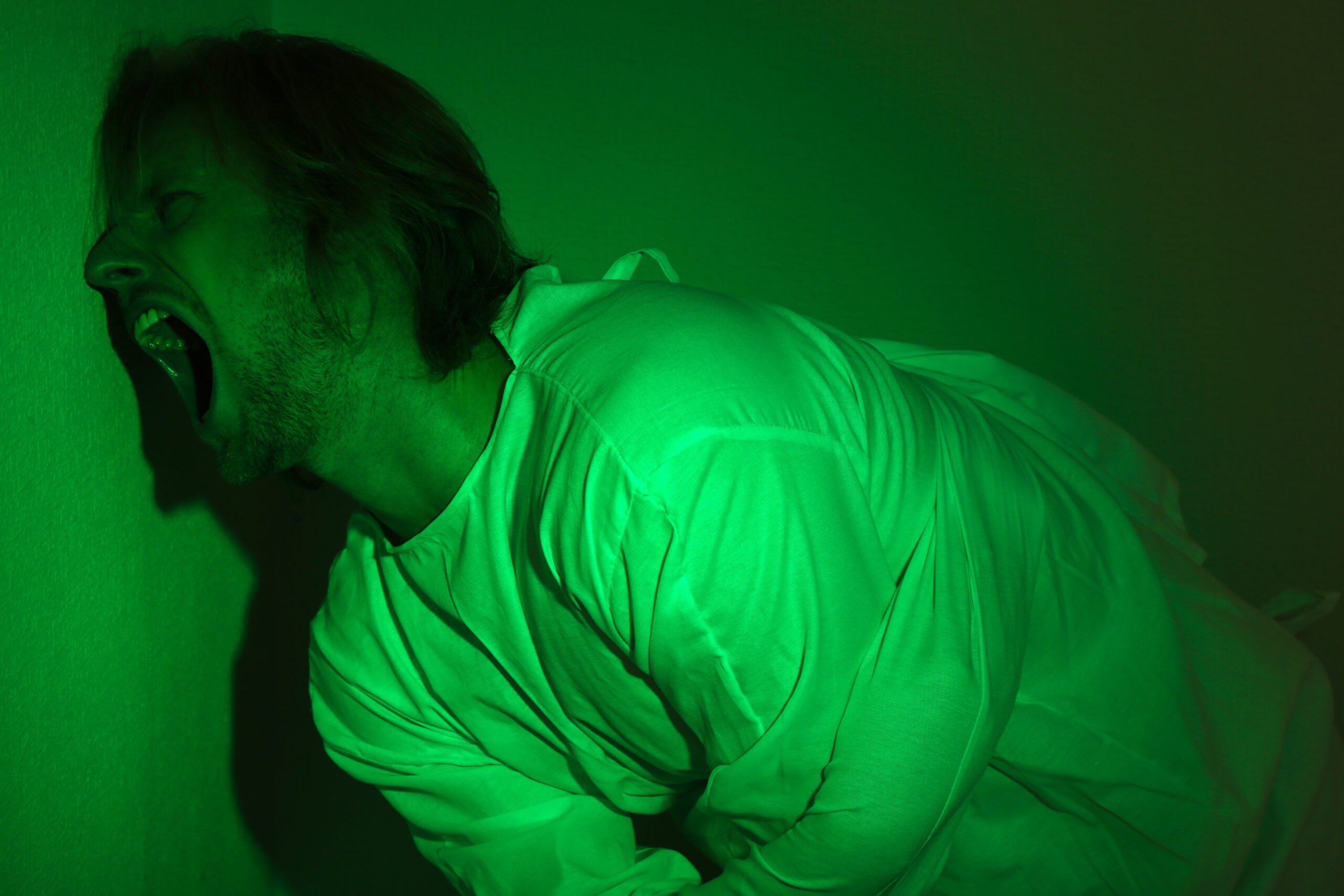 Cine a inventat c&#259;ma&#537;a de for&#539;&#259;? De la instrument medical la simbol al constr&acirc;ngerii