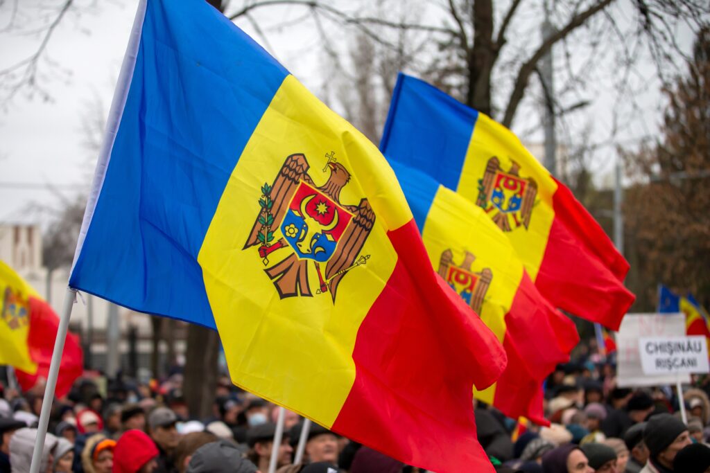 peste-70-dintre-rom-ni-ar-sus-ine-unirea-cu-republica-moldova-arat-un-sondaj