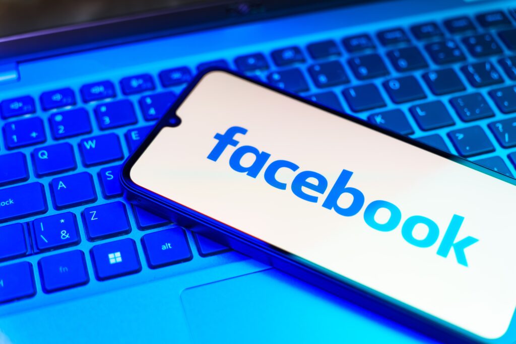 Atenție la anunțurile de împrumuturi de pe Facebook și WhatsApp. Ce se poate întâmpla?