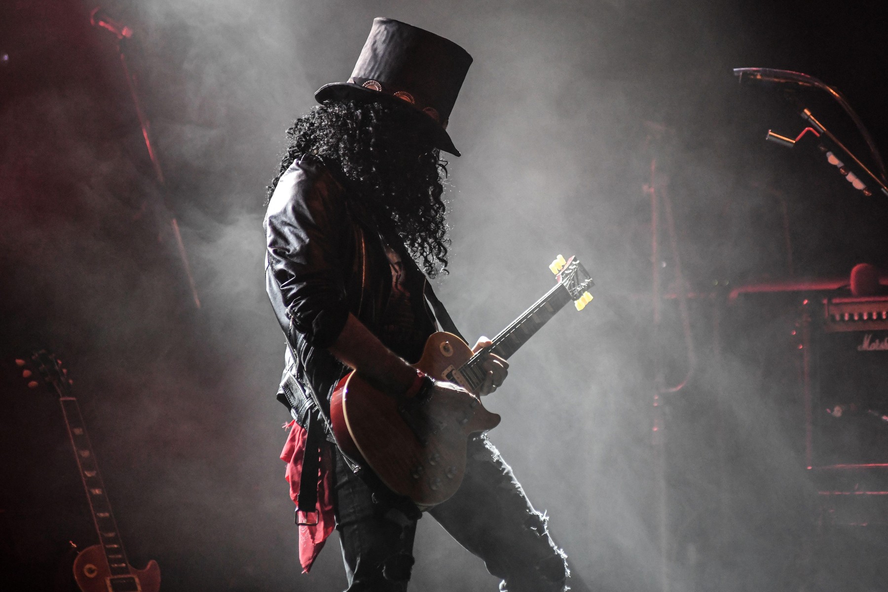 Poza pentru articolul Slash, chitaristul legendar al trupei Guns N’ Roses, de la heroină la Grammy