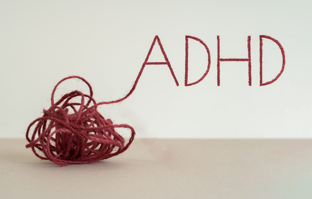 ADHD explicat în viața de zi cu zi: ce se întâmplă în creier și ce strategii chiar ajută