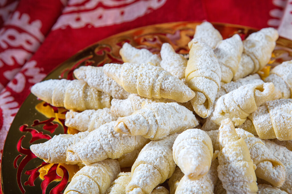 Sfaturi medicale pentru mese festive: savurează tradiționalul fără disconfort digestiv