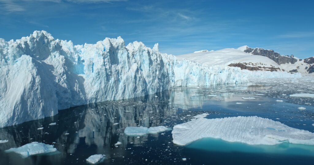 Cum intenționează Uniunea Europeană să protejeze Arctica de exploatarea resurselor energetice?