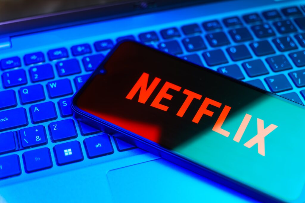 Românii, mai puțin dispuși decât europenii să plătească pentru vizionarea de filme online