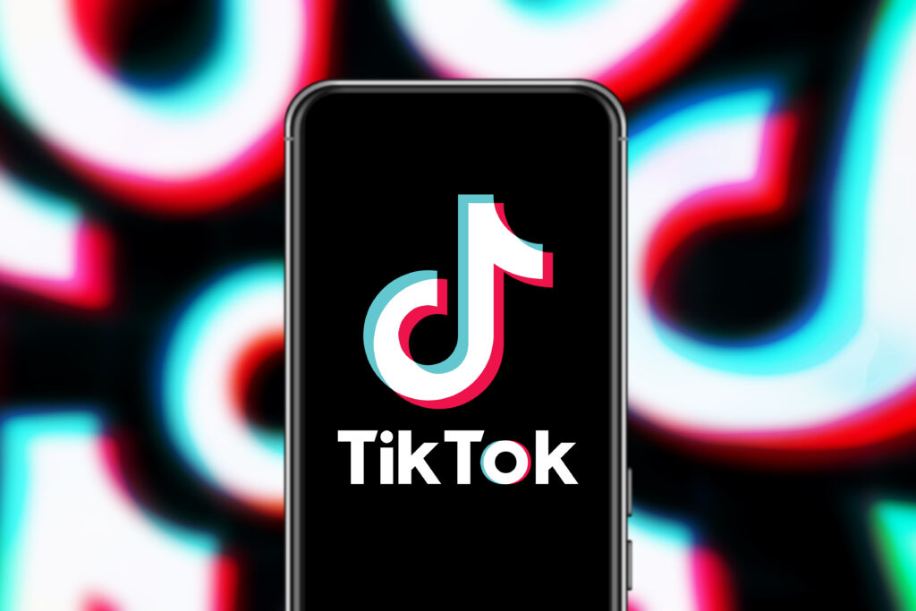 TikTok, acuzată că nu respectă normele Uniunii Europene privind siguranța copiilor online