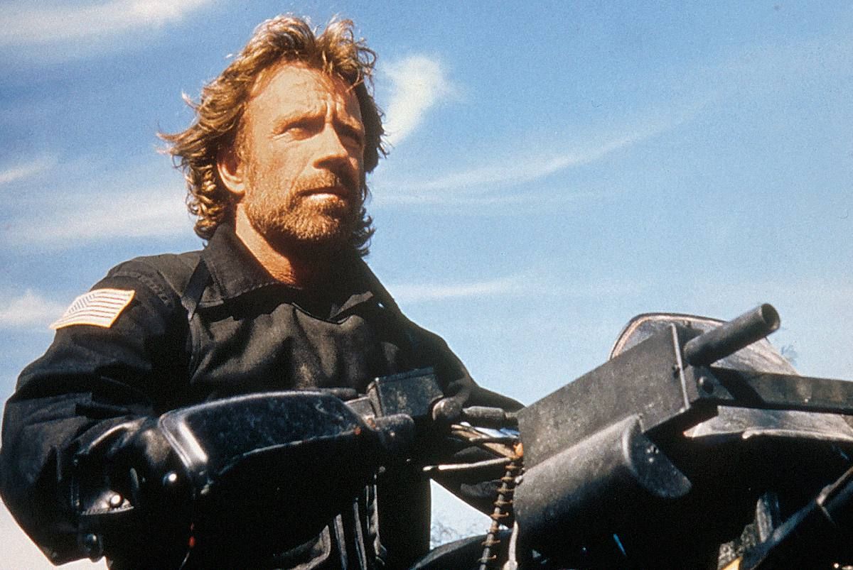 Poza pentru articolul Povestea lui Chuck Norris, omul care a transformat disciplina în legendă