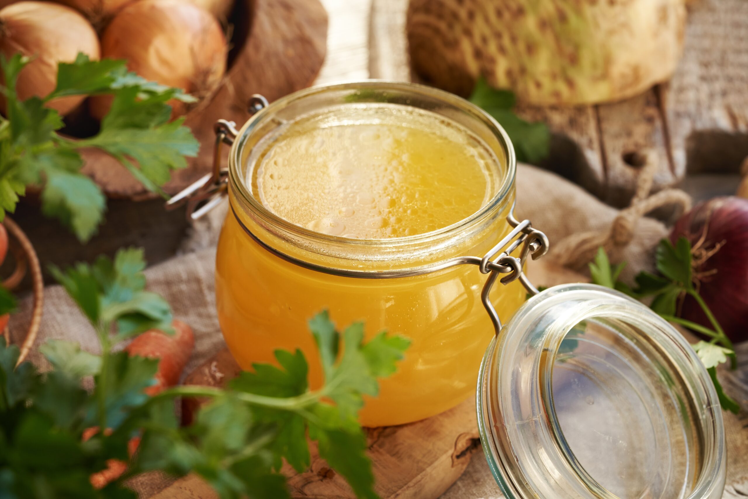 Poza pentru articolul Supe, ciorbe, amintiri: de ce fiecare cultură are propriul bol de zeamă caldă?