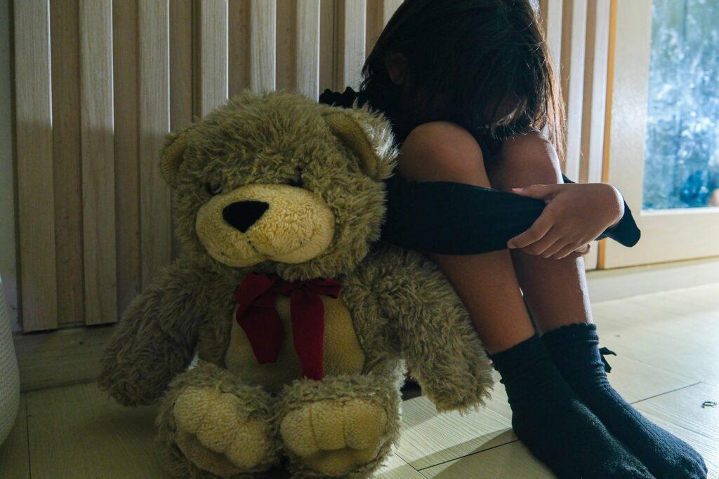 ce-fel-de-adul-i-ajung-s-fie-copiii-care-au-fost-neglija-i-emo-ional