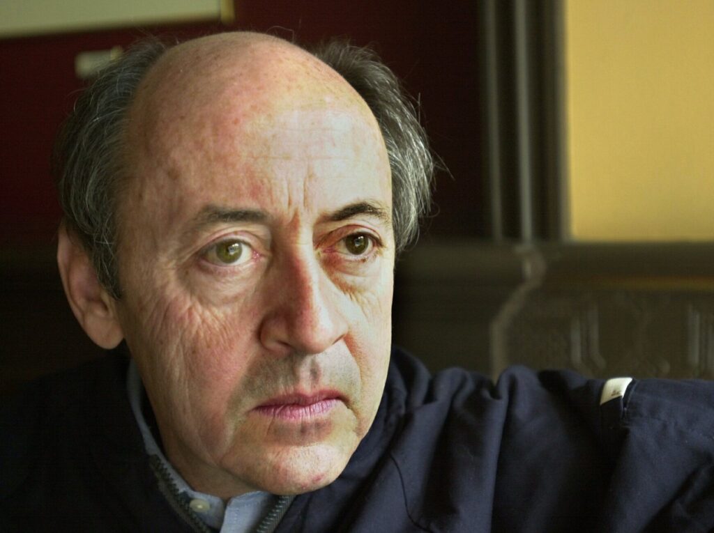 Billy Collins, poetul care a demonstrat că și o ceașcă de cafea poate deveni poezie