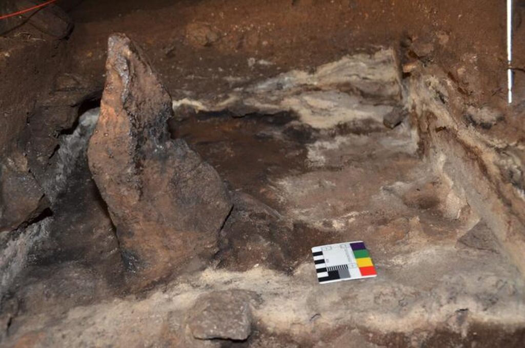 Arheologii au găsit dovezi pentru ritualuri misterioase într-o peșteră timp de 25.000 de ani