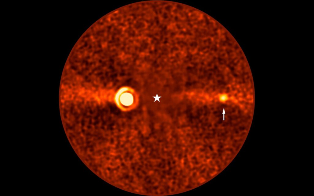 Astronomii au observat cea mai slabă exoplanetă văzută vreodată de pe Pământ, după un deceniu în care a „stat ascunsă”