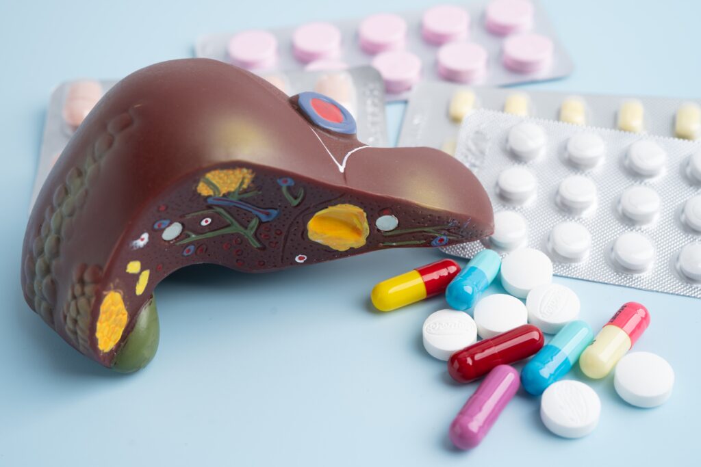 Hepatitele infecțioase pot apărea la orice vârstă. Semnele la care trebuie să fim atenți!