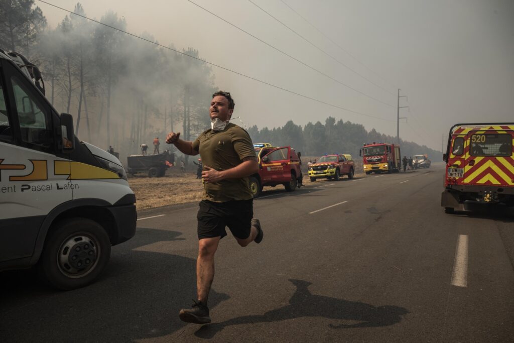 Incendiu de pădure masiv în sud-vestul Franței. Flăcările au depășit o suprafață de patru ori mai mare decât Parisul