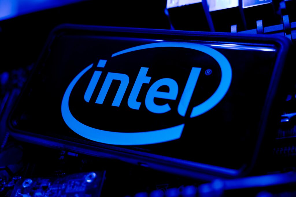Avans puternic pentru producătorul de semiconductori Intel: „cerere fără precedent pentru puterea de calcul”