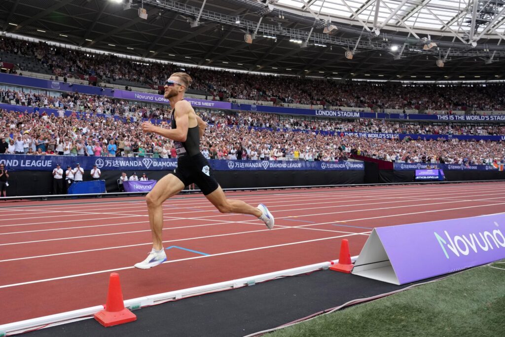 Un sportiv britanic a doborât unul dintre cele mai vechi recorduri mondiale din atletism