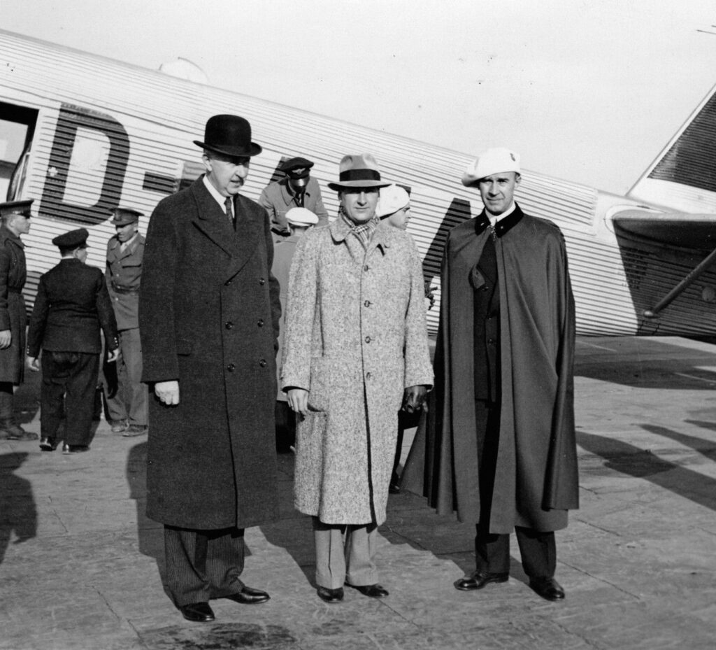 Carol al II-lea și capcana germană. De ce apropierea de Hitler nu a putut salva România