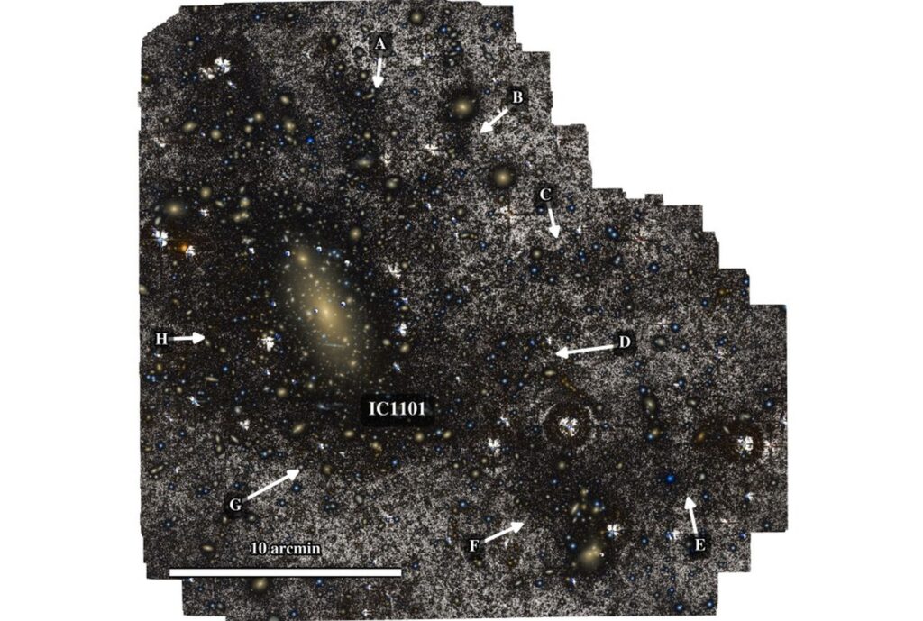 Cea mai mare galaxie din Univers este chiar mai mare decât se știa și continuă să crească