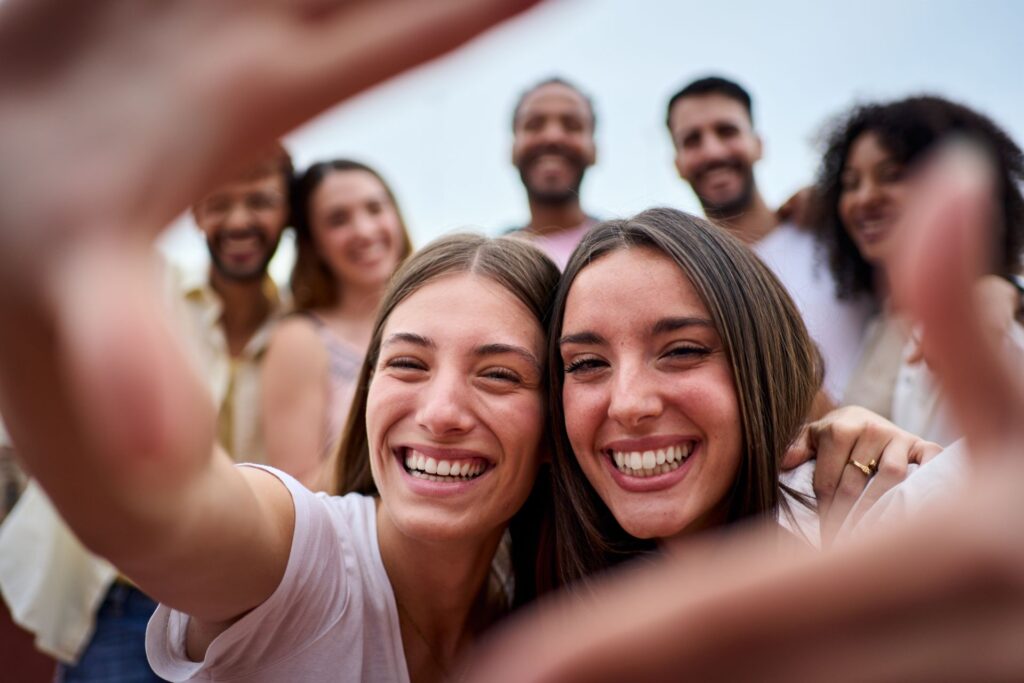 Cum a devenit feminismul atât de divizat? Femeile încearcă să reconstruiască alianțele