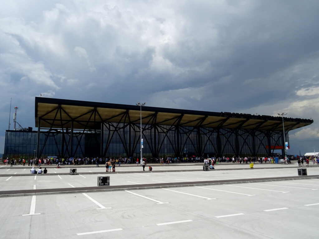 Cel mai nou aeroport din România a ajuns la un milion de pasageri