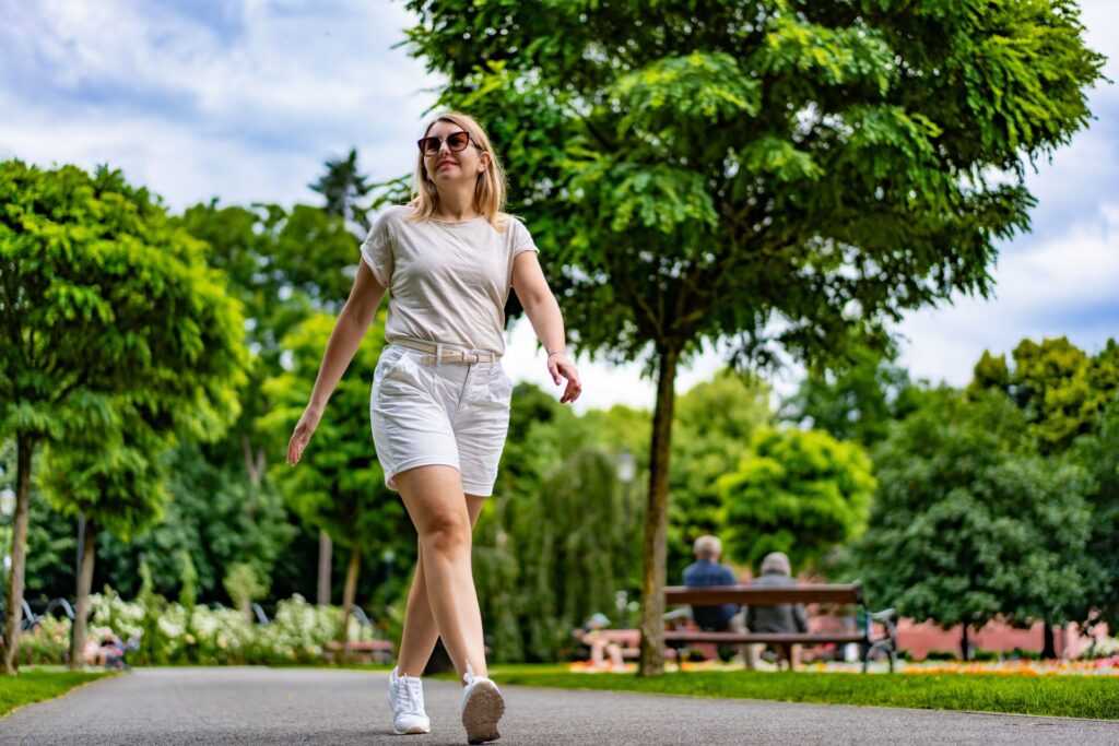Test de cultură generală. De ce dăm din mâini atunci când mergem?
