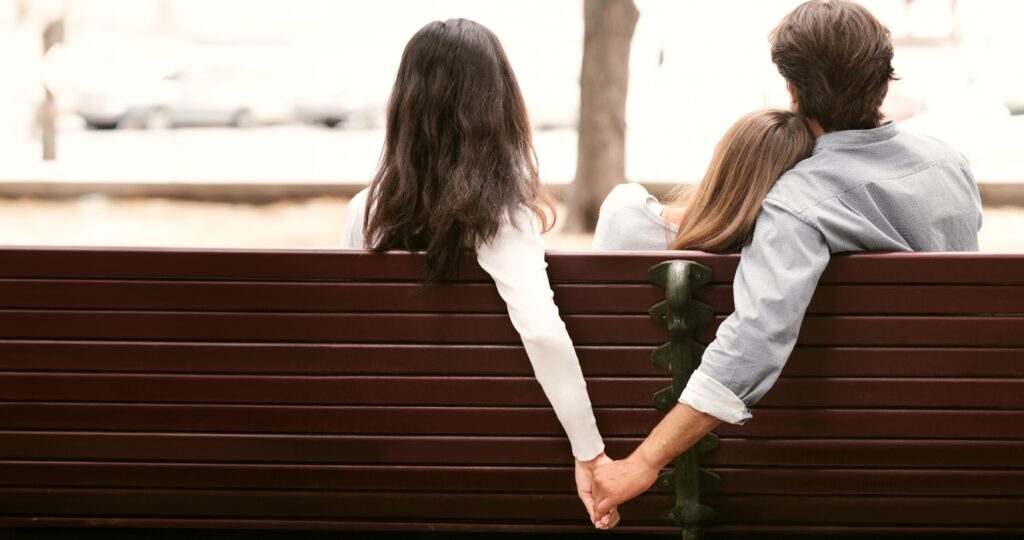 De ce înșală oamenii? Știința infidelității și povestea unui cuvânt cu rădăcini latine
