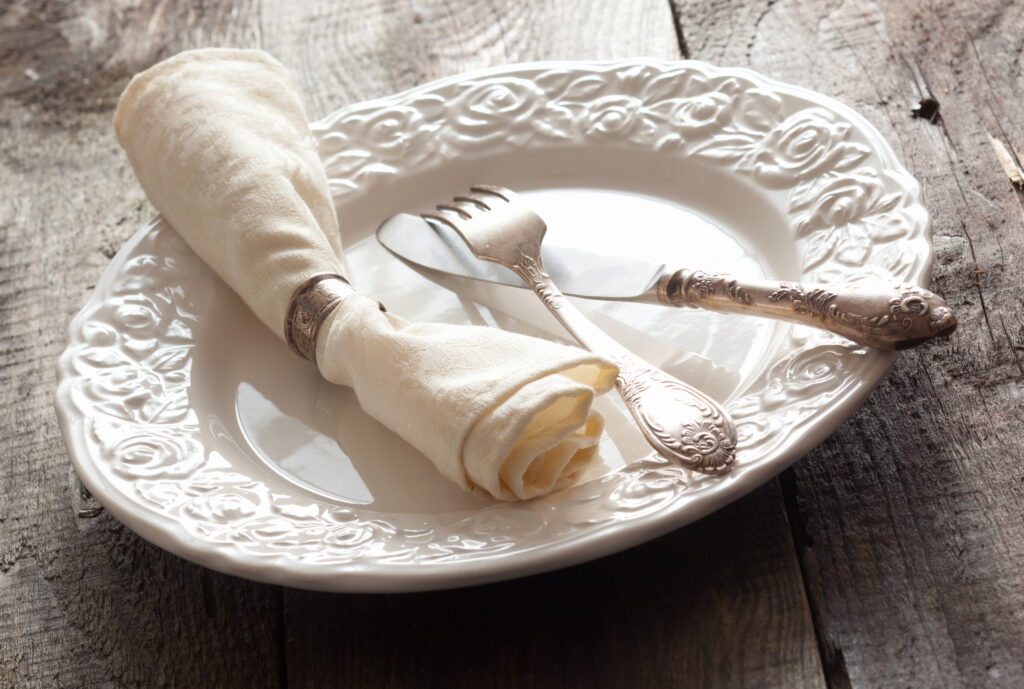 Istoria șervețelului. Cum a evoluat de la bucata de pânză a romanilor la șervețelul de hârtie