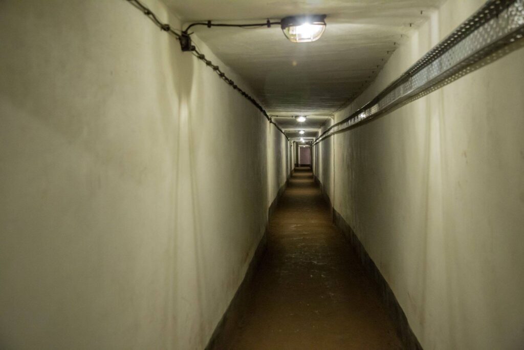 Orașul militar spectaculos ascuns sub pădurile și dunele de pe litoralul polonez al Mării Baltice