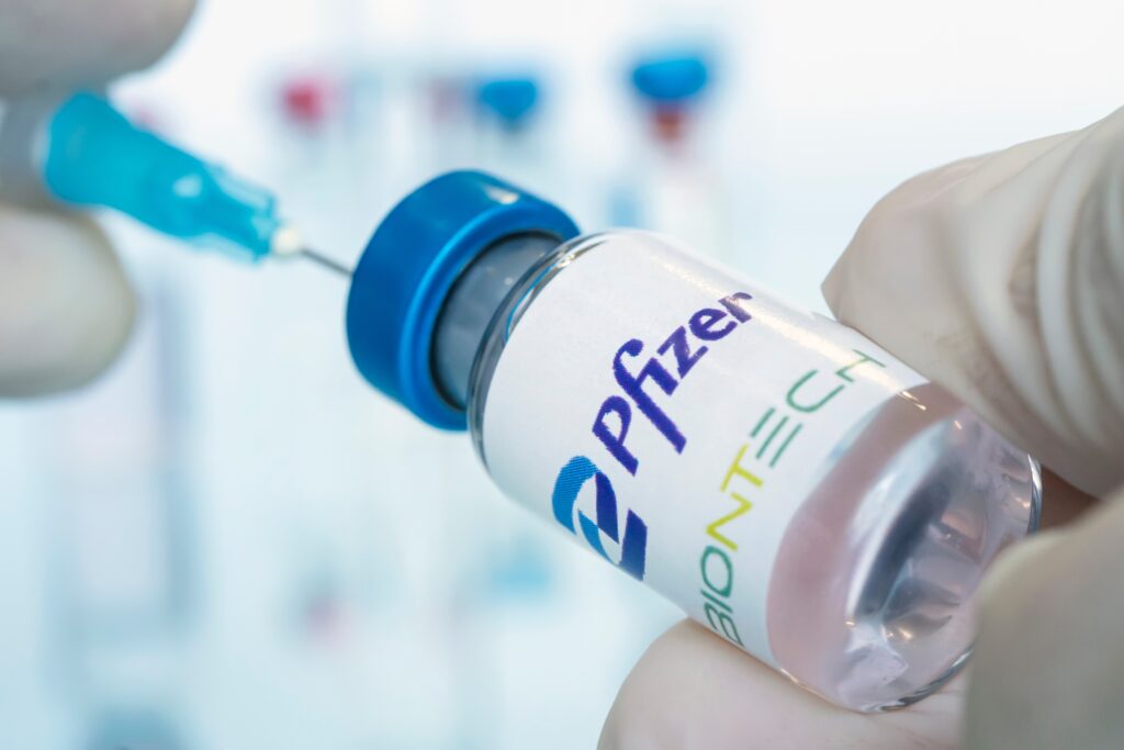 Polonia a atacat decizia de a plăti 1,3 miliarde de euro pe vaccinurile Pfizer