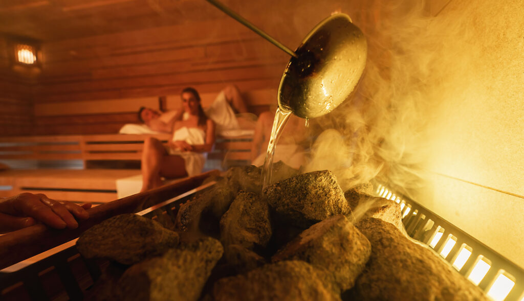 Sauna în timpul caniculei: poate pregăti organismul pentru căldură?
