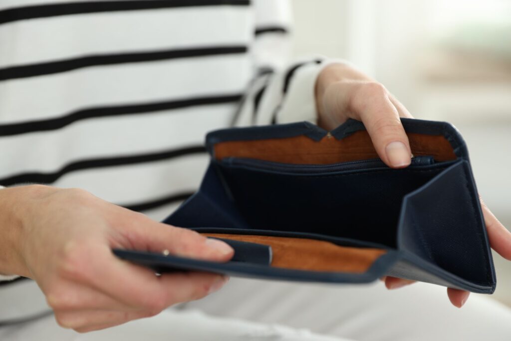 Ar trebui sau nu să avem încredere în sfaturile financiare primite de la AI? Iată ce spun experții!