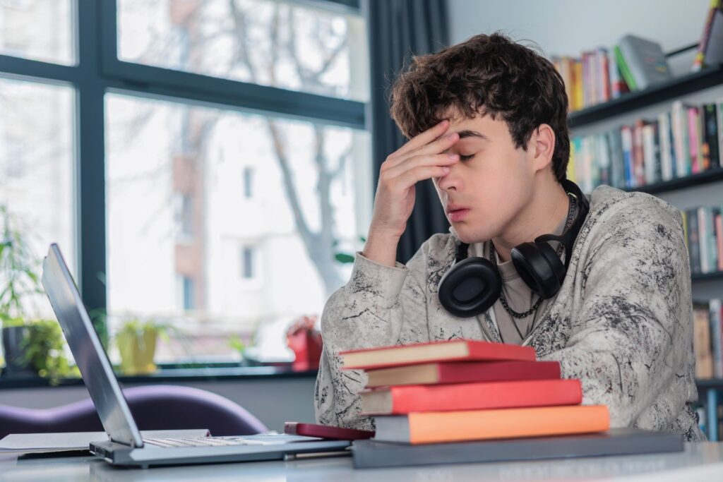 Autocontrolul se maturizează mai târziu decât memoria de lucru în adolescență, arată o analiză amplă