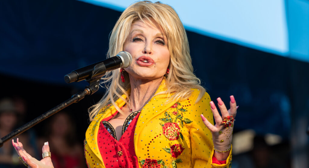 A început războiul pentru moștenirea lui Dolly Parton
