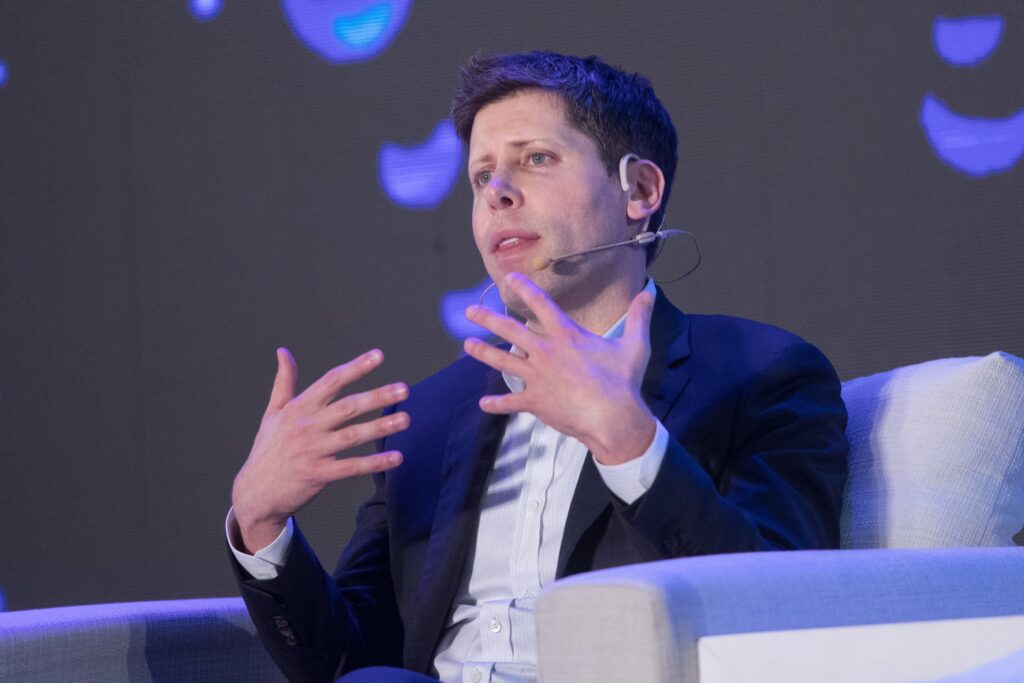 Avertismentul lansat de șeful OpenAI: „Nu vrem să cădem în capcana optimismului orb, dar nici în fatalism”